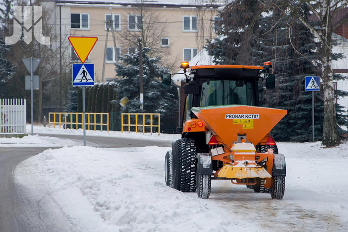 posypywarka/piaskarka ciągnikowa